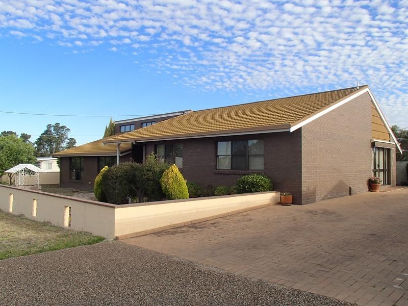 38 Symes Street, Stanthorpe QLD 4380