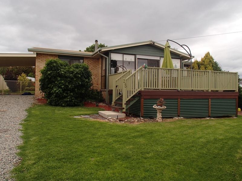 25 Leslie Parade, Stanthorpe QLD 4380