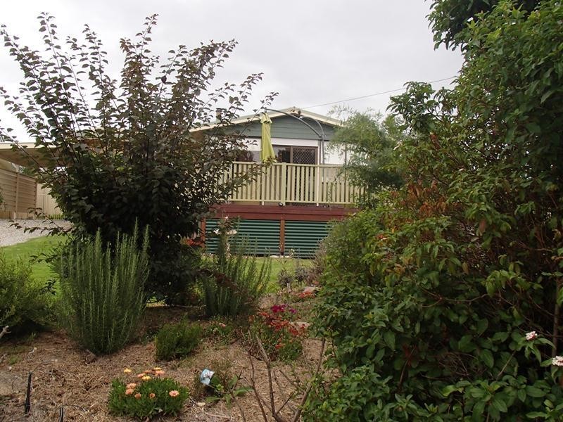 25 Leslie Parade, Stanthorpe QLD 4380