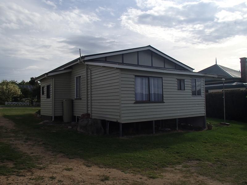 8 Connor Street, Stanthorpe QLD 4380