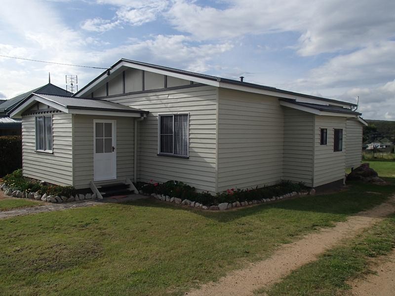 8 Connor Street, Stanthorpe QLD 4380