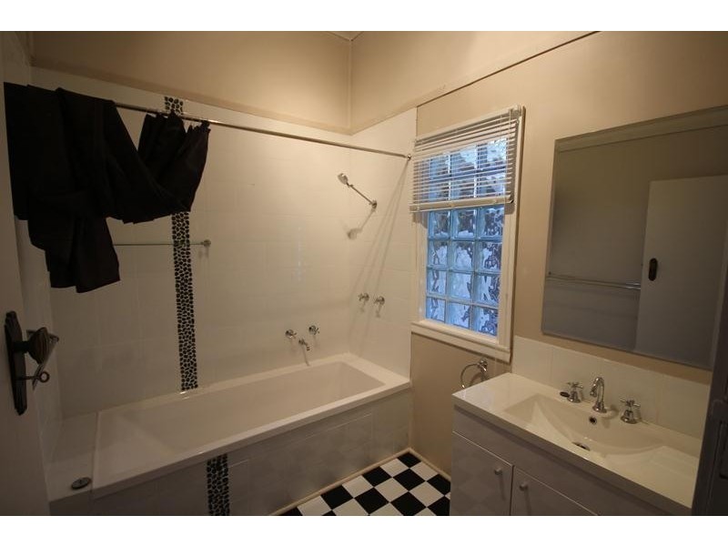 9 Railway Street, Stanthorpe QLD 4380