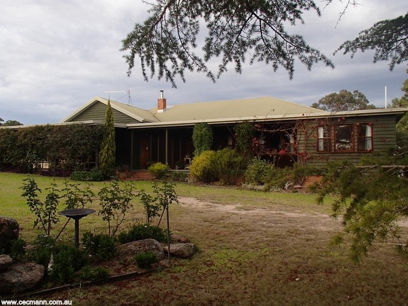 2399 Pyramids Road, Stanthorpe QLD 4380