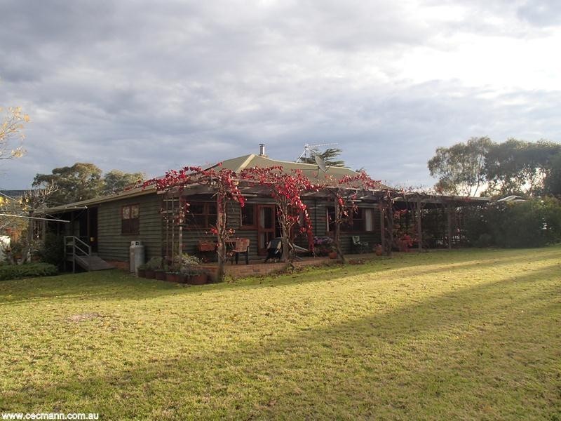 2399 Pyramids Road, Stanthorpe QLD 4380