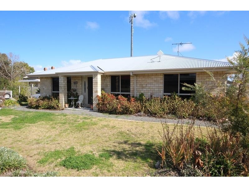 62 Rockwell Street, Wallangarra QLD 4383