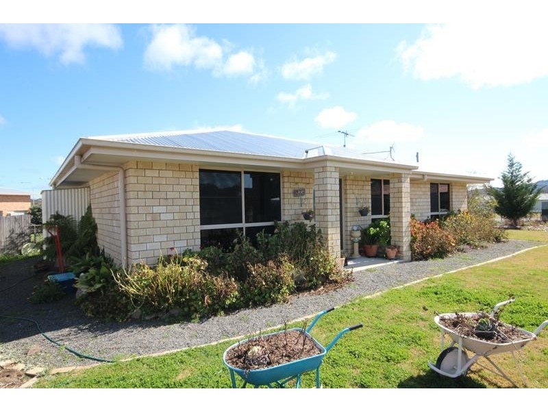 62 Rockwell Street, Wallangarra QLD 4383