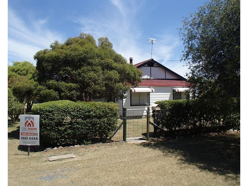 6 Border Street, Wallangarra QLD 4383