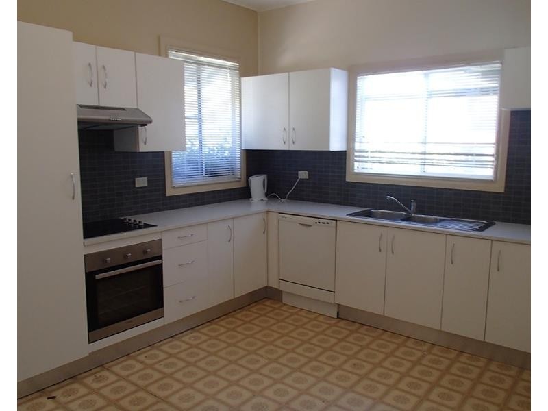 6 Border Street, Wallangarra QLD 4383