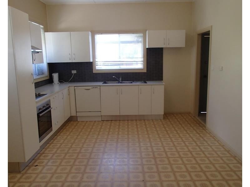 6 Border Street, Wallangarra QLD 4383