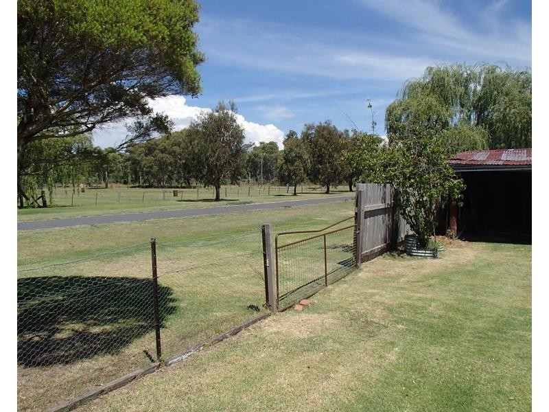 6 Border Street, Wallangarra QLD 4383