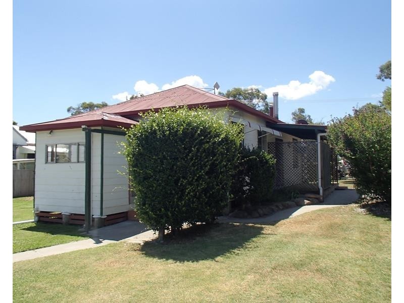 6 Border Street, Wallangarra QLD 4383