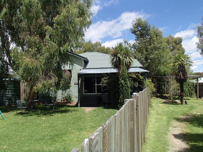 2 Symes Street, Stanthorpe QLD 4380