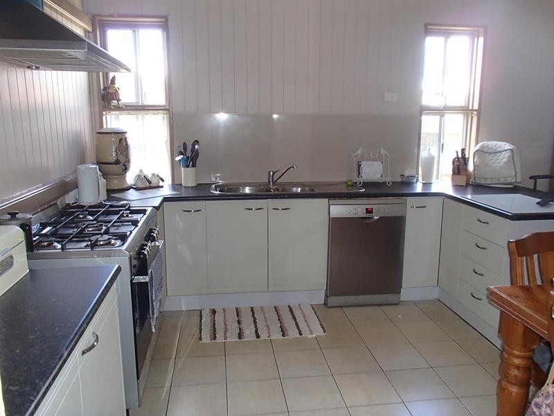 2 Symes Street, Stanthorpe QLD 4380