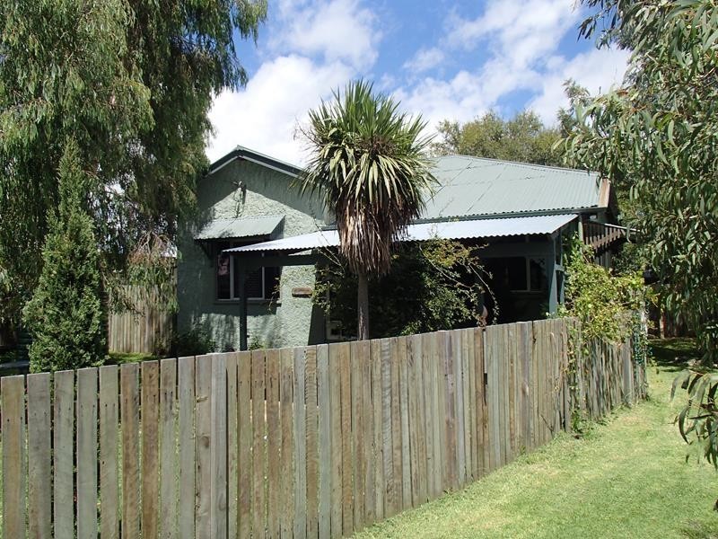 2 Symes Street, Stanthorpe QLD 4380