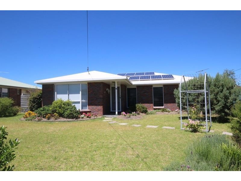 11 Burton Crescent, Stanthorpe QLD 4380
