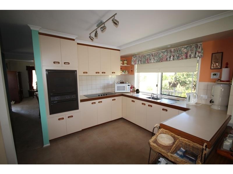 11 Burton Crescent, Stanthorpe QLD 4380