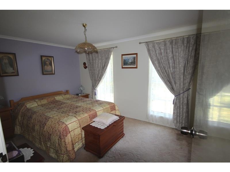 11 Burton Crescent, Stanthorpe QLD 4380