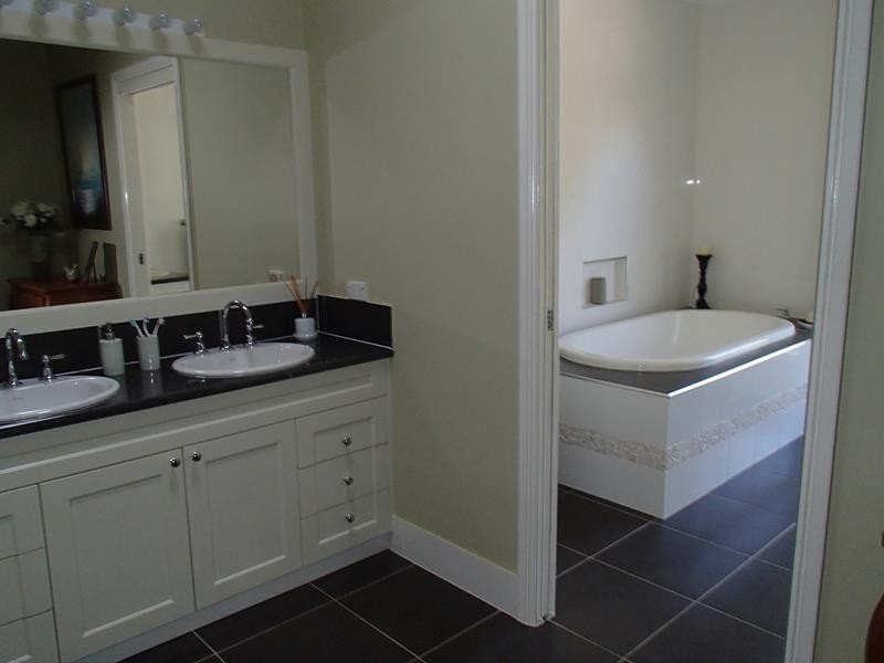 44 Melaleuca Crescent, Stanthorpe QLD 4380