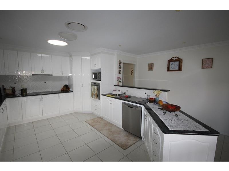 14 Burton Crescent, Stanthorpe QLD 4380