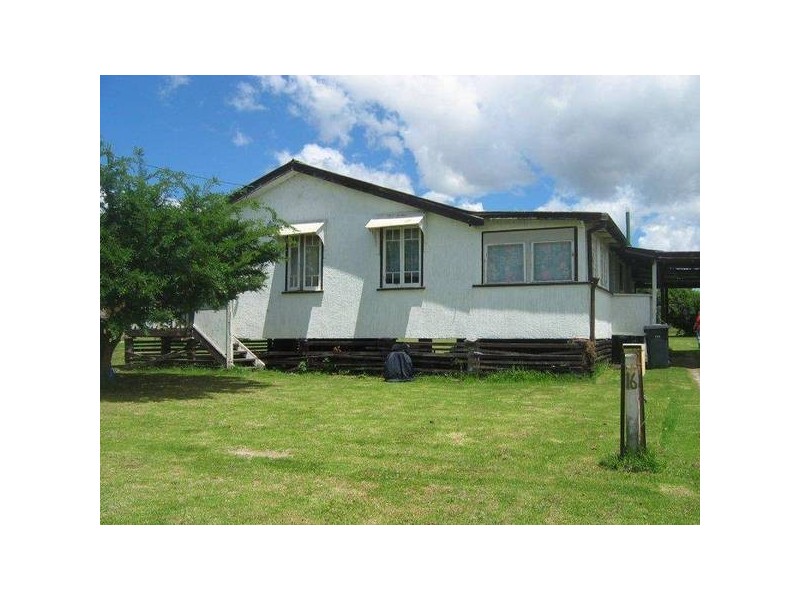 16 Archibald STREET, Stanthorpe QLD 4380