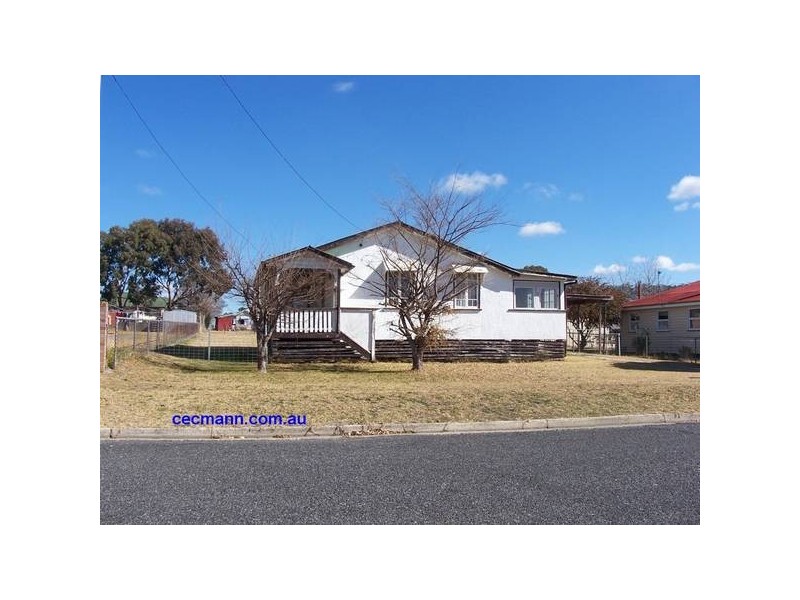 16 Archibald STREET, Stanthorpe QLD 4380