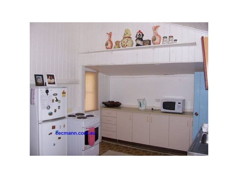 16 Archibald STREET, Stanthorpe QLD 4380