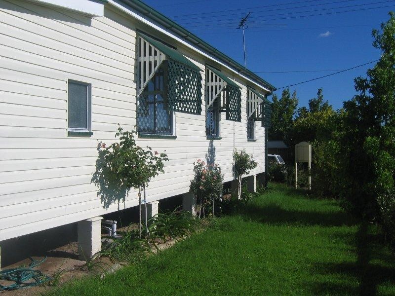 34 Railway STREET, Stanthorpe QLD 4380