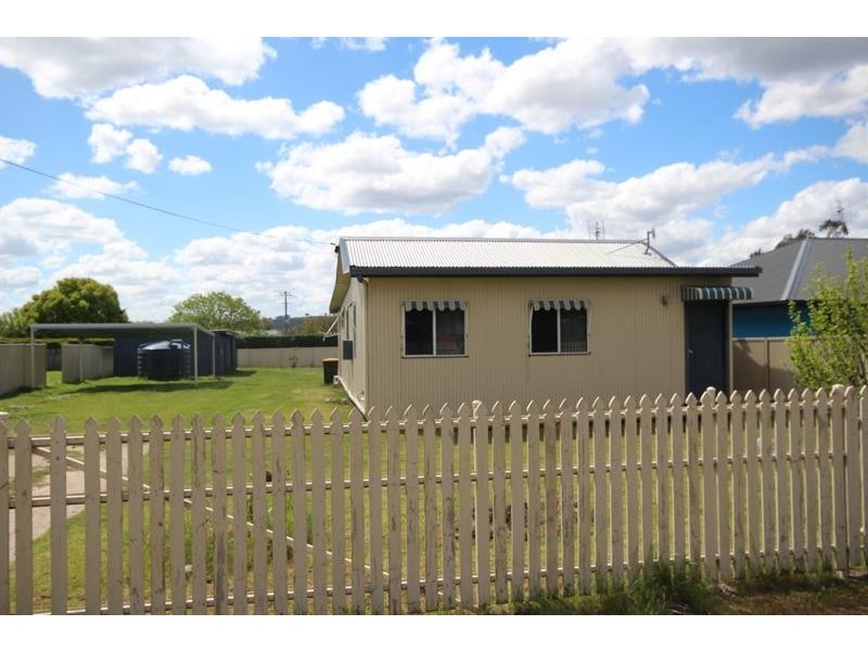 42 Border Street, Wallangarra QLD 4383