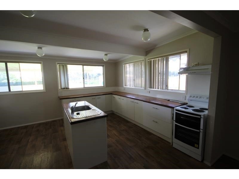 42 Border Street, Wallangarra QLD 4383