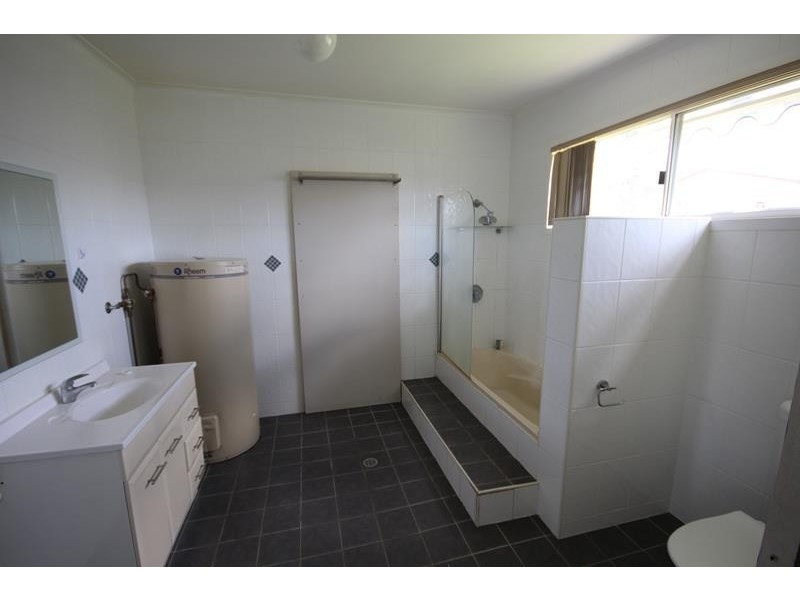 42 Border Street, Wallangarra QLD 4383