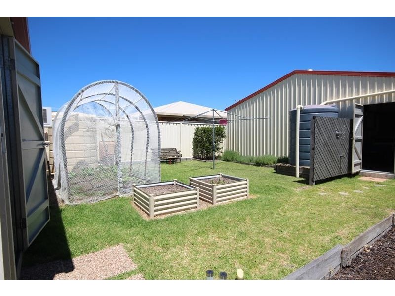 11 Burton Crescent, Stanthorpe QLD 4380