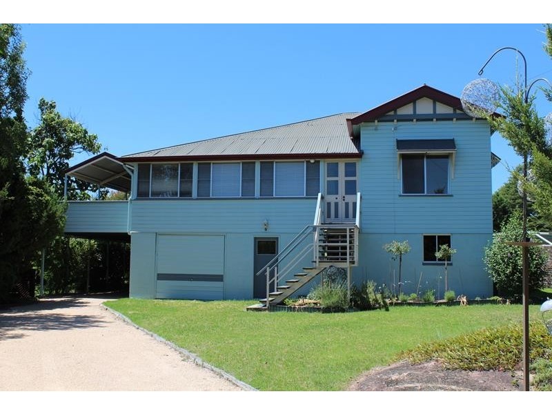 17 Wallangarra Road, Stanthorpe QLD 4380