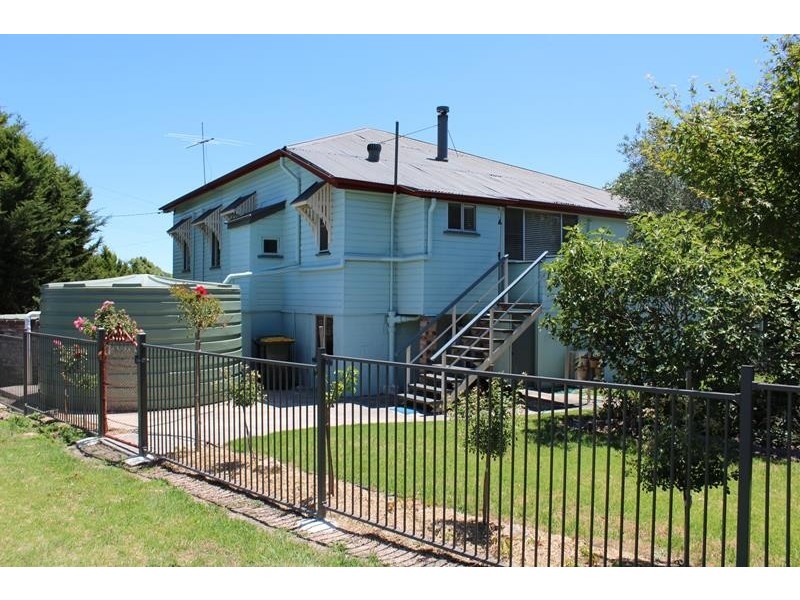 17 Wallangarra Road, Stanthorpe QLD 4380