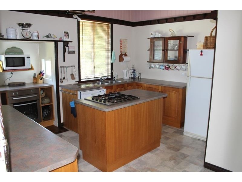 17 Wallangarra Road, Stanthorpe QLD 4380