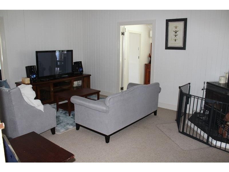 17 Wallangarra Road, Stanthorpe QLD 4380