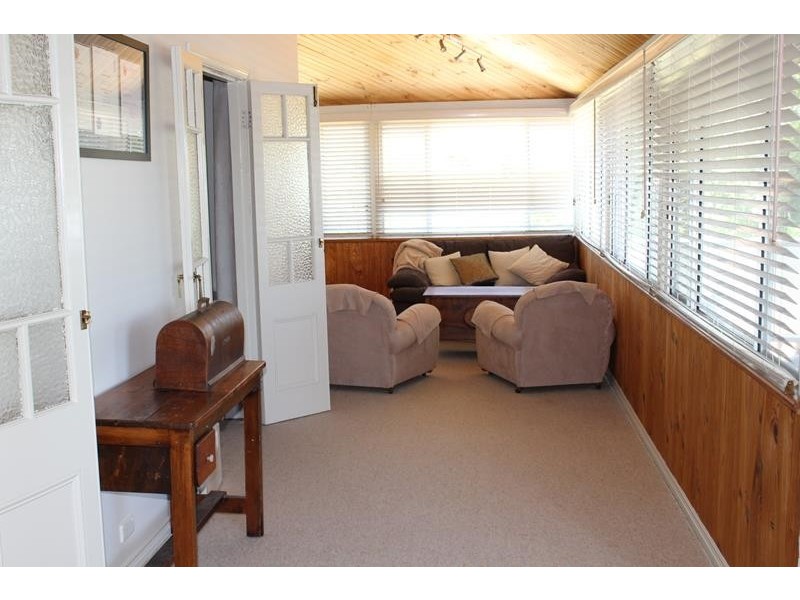 17 Wallangarra Road, Stanthorpe QLD 4380