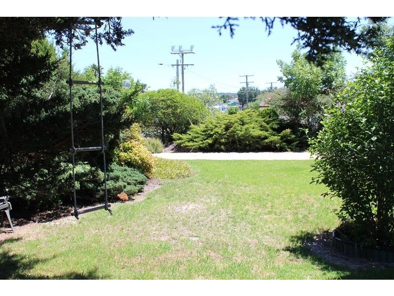 17 Wallangarra Road, Stanthorpe QLD 4380