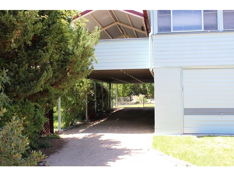 17 Wallangarra Road, Stanthorpe QLD 4380