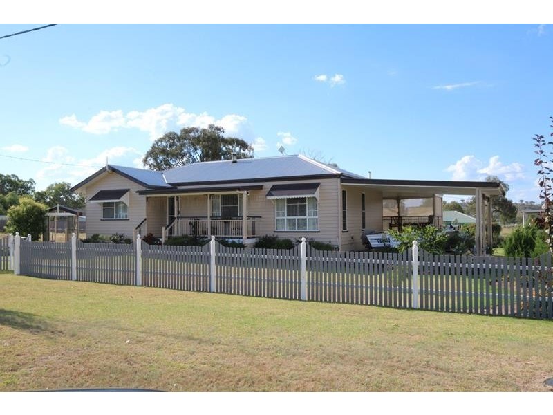 28 Callandoon Street, Wallangarra QLD 4383