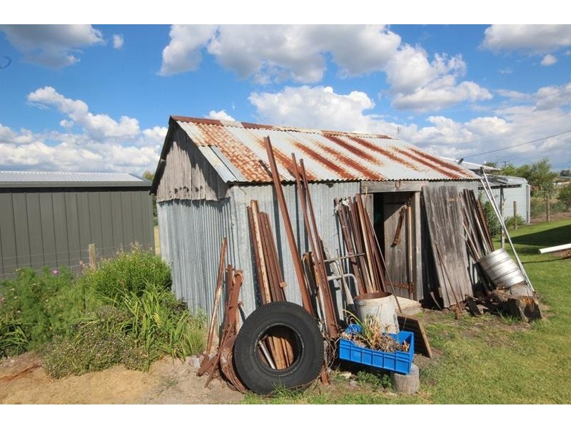 28 Callandoon Street, Wallangarra QLD 4383