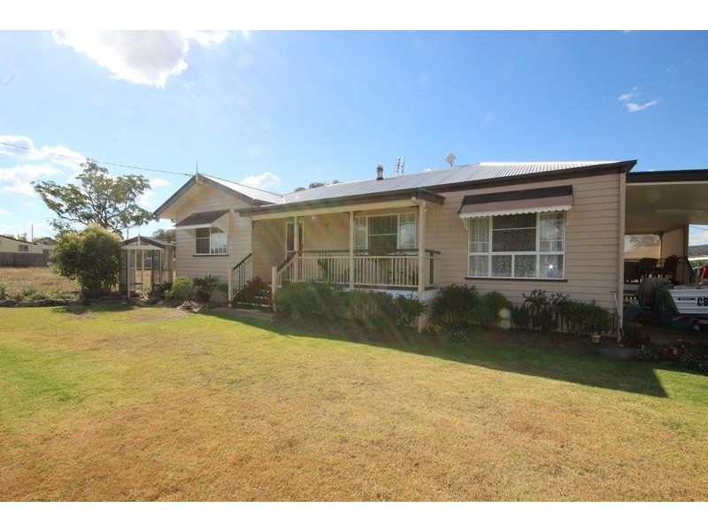 28 Callandoon Street, Wallangarra QLD 4383