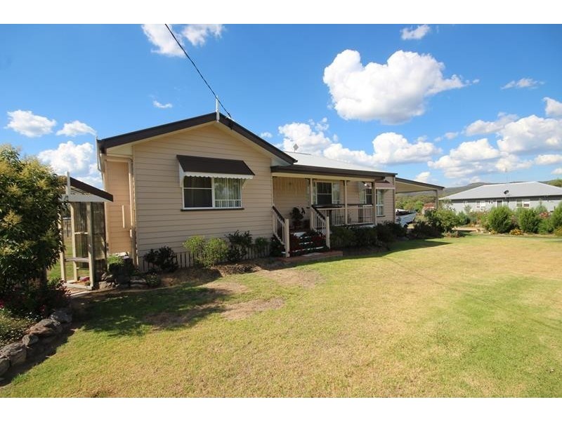 28 Callandoon Street, Wallangarra QLD 4383