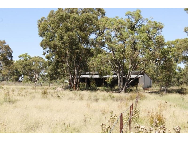 28064 New England Highway, Ballandean QLD 4382