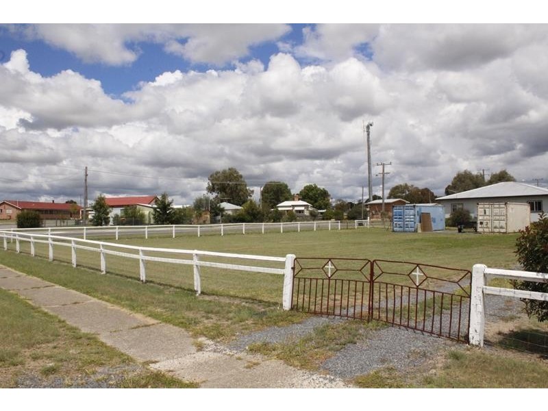 56-58 MERINDA STREET, Wallangarra QLD 4383