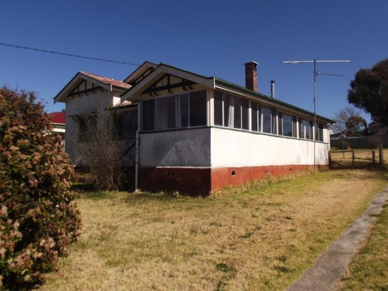 22 DENHAM STREET, Stanthorpe QLD 4380
