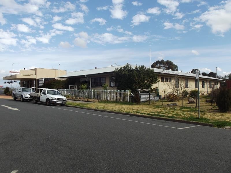 58 Tenterfield Street, Wallangarra QLD 4383