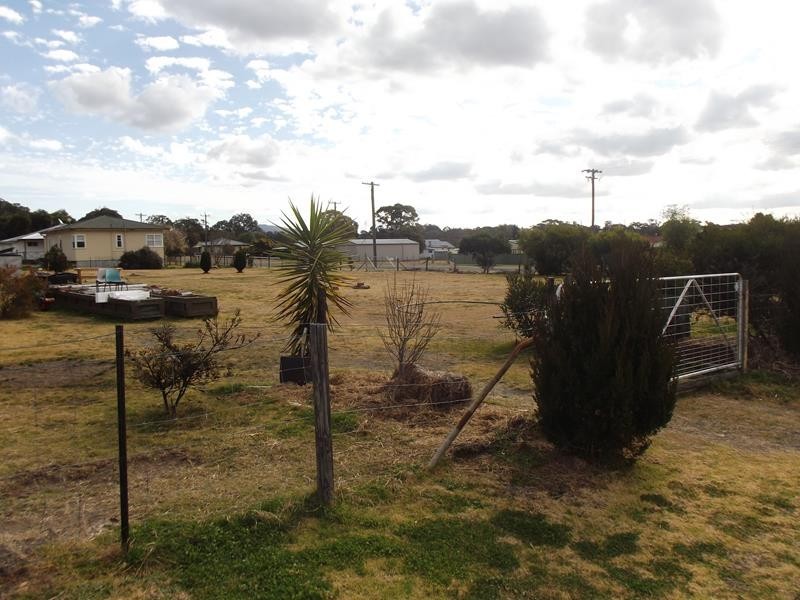 58 Tenterfield Street, Wallangarra QLD 4383