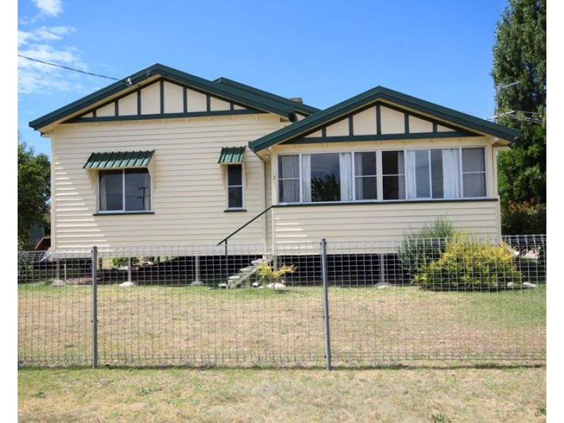 3 College Road, Stanthorpe QLD 4380