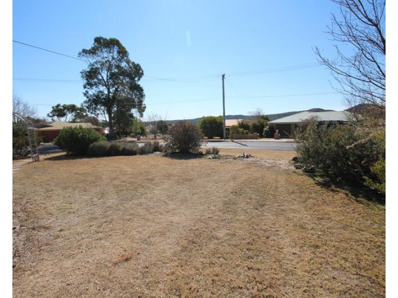 11 Burton Crescent, Stanthorpe QLD 4380
