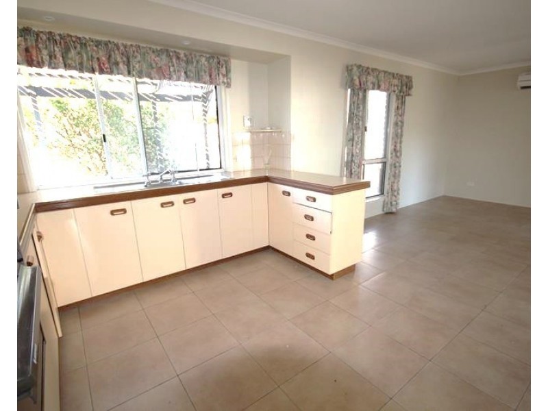 11 Burton Crescent, Stanthorpe QLD 4380